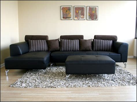 Tak harus warna gelap, warna merah pada sofa minimalis ini tetap meski memilih set sofa, anda tetap bebas bekreasi dengan menambahkan sofa kecil tambahan di luar set sofa anda. aku bukan bidadari: TIPS :: Warna di ruang Tamu