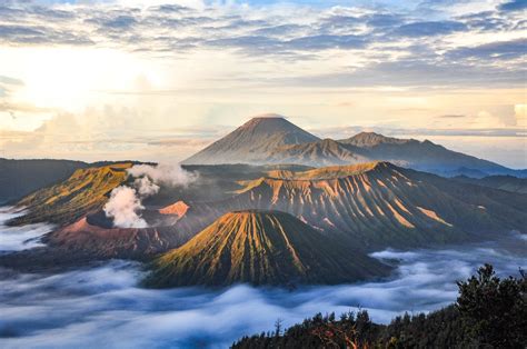 To the north is the malay peninsula (located on the asian mainland), separated by the strait of malacca. The 10 Best Destinations in Java, Indonesia
