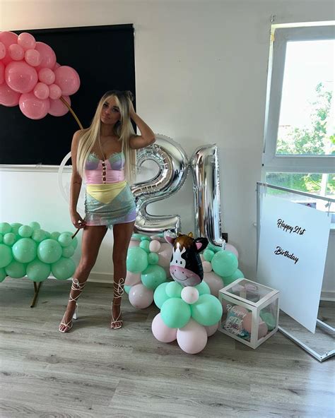 Hot Blonde Birthday Girl R Birthdayballoons