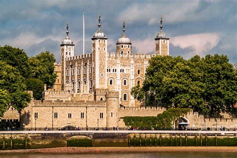 We explore the ten best cocktail bars in the heart of london, finding the perfect retreat after a day exploring the capital. Top 10 Must See Sights in London : New York Habitat Blog