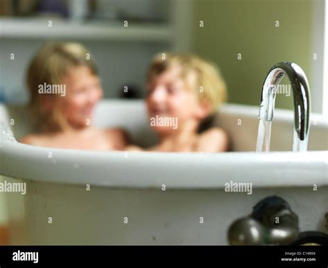Niños Bañándose Fotografías E Imágenes De Alta Resolución Página 10