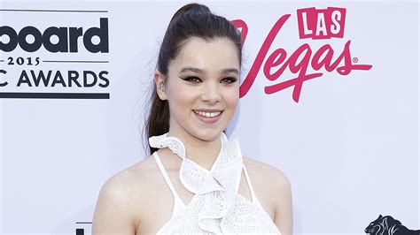 Hailee Steinfeld To Star In Stxs Coming Of Age Drama Exclusive