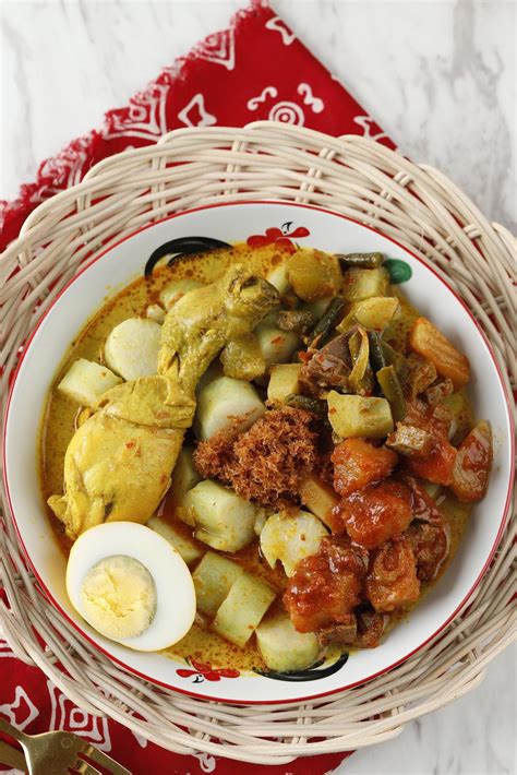 cap lontong go meh, syaur lontong indonésien avec influence peranakan