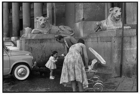 ITALY Naples Campania 1960 Henri Cartier Bresson Fotogiornalismo