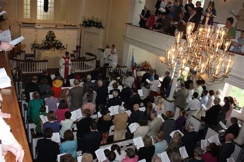 episcopalians-return-to-historic-falls-church-to-pack
