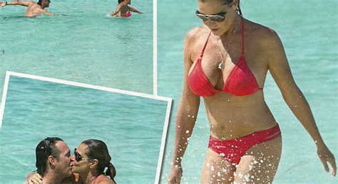 Simona Ventura Sirenettaa Anni Sexy Bikini Ai Caraibi Il Mattino It