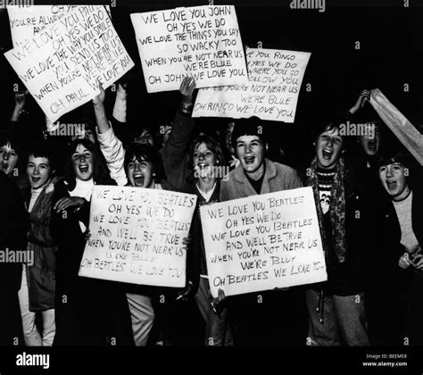 Sep 22 1964 London London Uk Hundreds Of Screaming Teenagers Gave