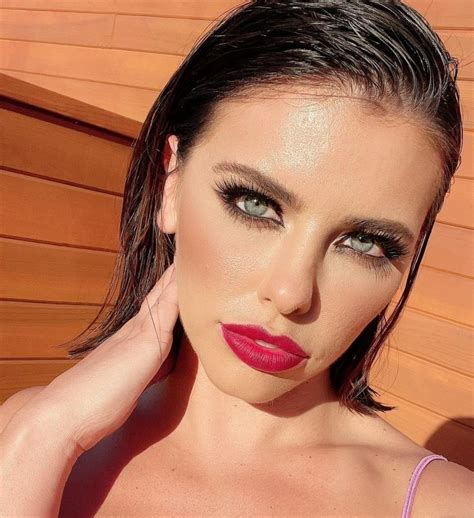 Adriana Chechik E As Complicações Na Vida De Uma Estrela Porno