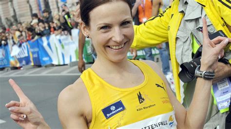 Leichtathletik Sabrina Mockenhaupt Lächelnd Nach Vorne