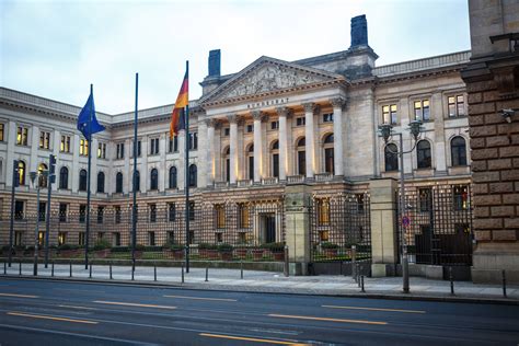 The most important of the bundesrat's duties concerns legislation: Datenspeicherung: Bundesrat sagt „Ja" zur ...