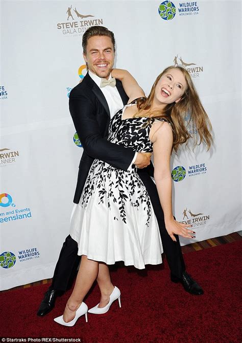 Bindi Irwin Dances On The Red Carpet With Dancing With The Stars