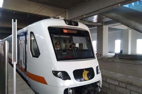 Stasiun ka bandara medan stasiun yang berdiri di atas area seluas 70.004 m2 ini telah menjelma menjadi city train station ka bandara. Jadwal Kereta Bandara Soetta Ke Manggarai - Rectangle Circle