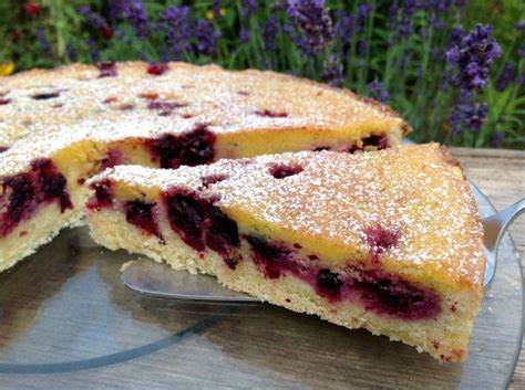 Dazu mehl, 100 g zucker und salz auf der arbeitsfläche vermischen. Schwarze Johannisbeerkuchen mit Mandeln (mit Bildern ...