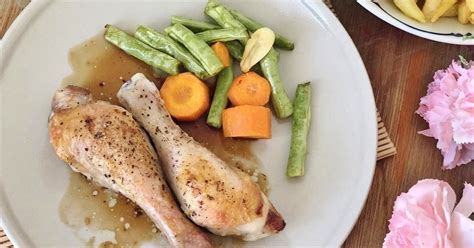 Preheat oven to 375 f (190 c) place chicken on a baking sheet with a raised wire rack. GoodyFoodies: Recipe: Oven-roasted chicken drumsticks and ...