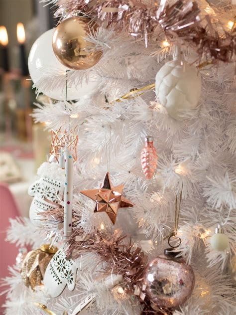 Gold, white and rose gold themed christmas tree and christmas decor! White Christmas Tree with stylish rose gold and pink decorations. - Don't Cramp My Style