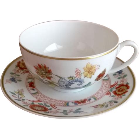 Being a particularly determined individual, haviland eventually matched the cup with one from limoges—the french city known for its pure, white kaolin clay—and in 1842 he contracted with a. Haviland Limoges Cathay Cup & Saucer Gold Trim from ...