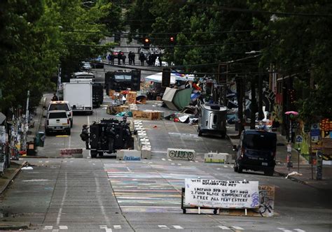 seattle police clear protest zone after flares of violence alarabiya post