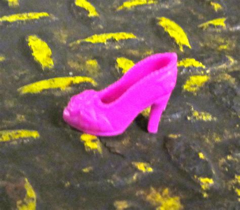 Pink Thing Of The Day Pink Barbie Shoe In The Subway The Worley Gig
