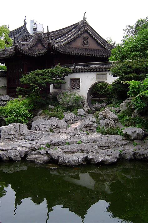 Oriental Garden Arch A Chinese Garden In Shanghai Gethin Hill Flickr