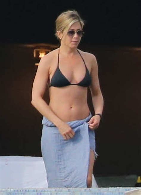 Jennifer Aniston Celebrities In Bikinis Pictures Popsugar Fashion
