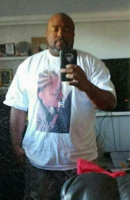 Photos Man Catches His Girlfriend Cheatingtakes Photoprint It On His Shirt And Wears It To Her