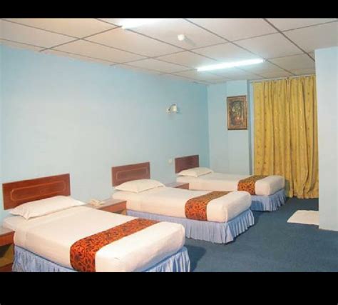 Terdapat pelbagai jenis penginapan disediakan di dua pantai perkelahan utama pulau pangkor iaitu pantai pasir bogak dan pantai teluk nipah. Jenis Bilik yang ada di Hotel / Resort - Husniey Husain