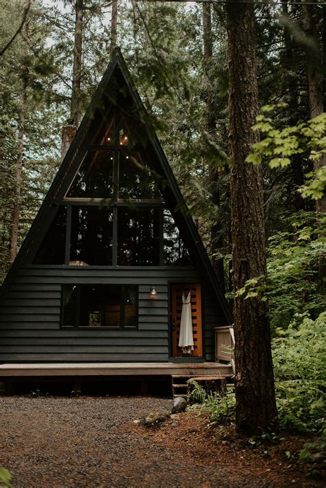 Mount hood village standard cabin 16. Moody PNW Elopement Inspiration with a Cabin on Mount Hood ...