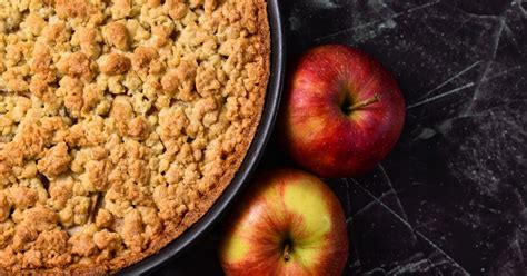 Die zutaten für die streusel vermengen und oben. Einfach und lecker: Rezept für Apfelmus-Kuchen mit Pudding