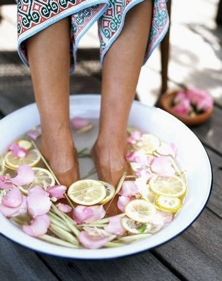 Easy Homemade Feet Spa Via Fmiss Melia Page Foot Soak Foot Bath Detox Recipes Homemade Rose