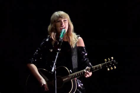 Taylor Swift – Z100’s iHeartRadio Jingle Ball 2017 in NYC • CelebMafia