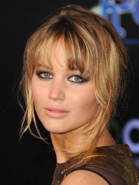 Short hairstyles 2018 for heart shaped faces. 8 Cool Haircuts For Heart-Shaped Faces - Styleoholic