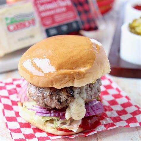 The Juicy Lucy Aka Jucy Lucy Is A Hamburger Made With Cheese Inside