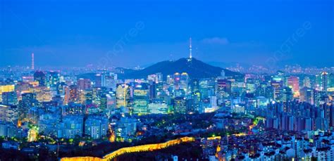 인왕산 서울에서 저녁에 조명과 남산 서울 타워로 조명 서울 시내 도시의 파노라마 사진 배경 및 무료 다운로드를위한 그림