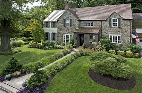 Now get to work and start decorating the front of your house as soon as possible. 23 Landscape Ideas to have a Good Appeal for Front Yard | Home Design Lover