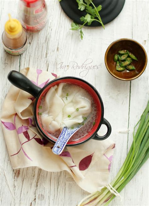 The wonton soup is the soup using wonton as the main ingredients. Pangsit Kuah / Wonton Soup - Cooking Tackle