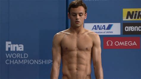 The Stars Come Out To Play Tom Daley New Shirtless Barefoot Pics