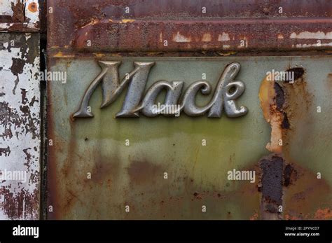 Schwere Mack Trucks Fotos Und Bildmaterial In Hoher Aufl Sung Alamy