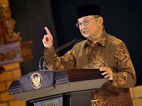 Sebagai pemilik 46 hak paten di dibidang aeronautika (bidang penerbangan). Top 10 Smartest World Presidents With Highest IQ Scores