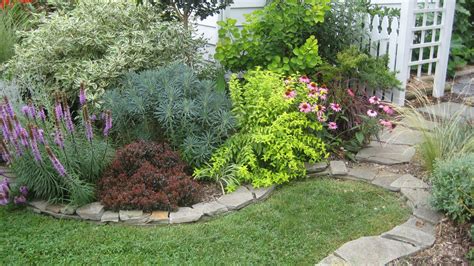 All kinds including wood, rock, stone, brick, gabion, concrete, low, garden and more. Pin en Gardening with children
