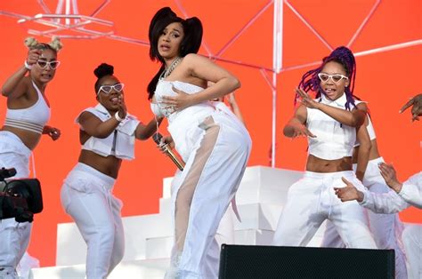 Cardi Bs Unapologetic Twerking At Coachella Shows That Women Dont