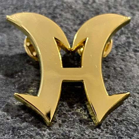 Limited Gold Pin H Hero Crest Tapiocards