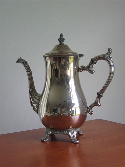 Vintage Wm Rogers 800 Silver Plate Teapot