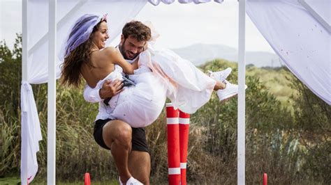 Samira glaubt ihren augen kaum. Im "Love Island"-Finale: Yasin und Samira gestehen Liebe ...