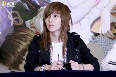 These are some of the best and easy long hairstyles men can men's long hairstyles that will give you follicular envy. Lee Taemin Long Hair His long sherlock hair was | Taemin ...