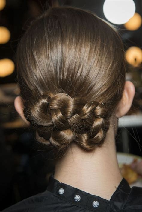 21 Easy Christmas Hairstyles Quick Hair Ideas For A Christmas Party