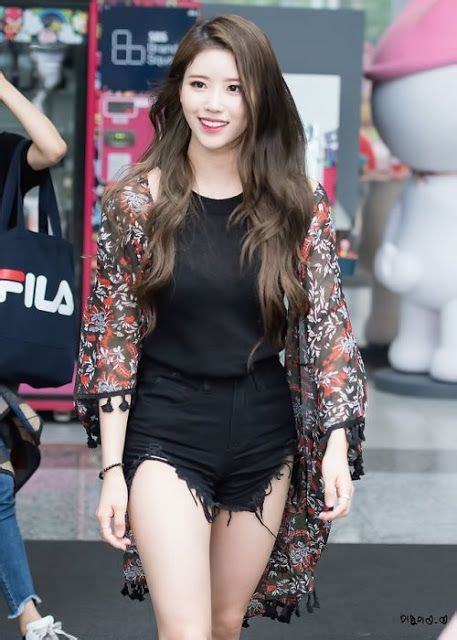 Fans Claim That This Female Idol S Beauty Is Underrated Daily K Pop News Pretty Asian