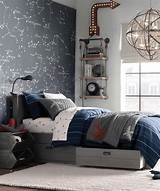 How to create a teen boy bedroom design using teen boy decor that speaks to his own personal style. 09-teenage-boy-room-decor-ideas-homebnc — Homebnc