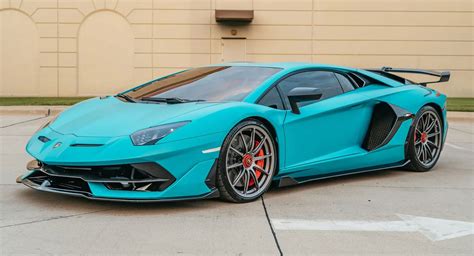 La Lamborghini Aventador Svj Bleu Vif Est Presque Parfaite Wikiautoca