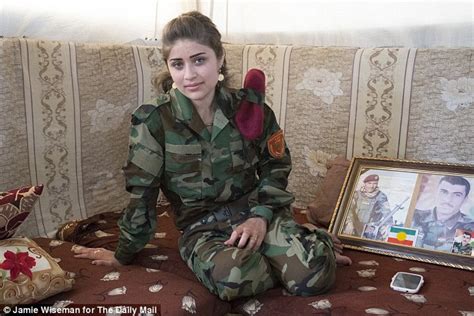 Isis Fighting Female Kurdish Soldiers Refusing To Fight Without Makeup