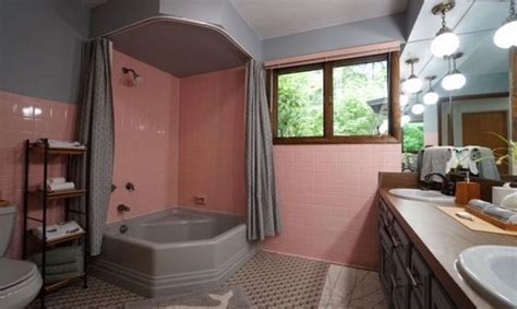 Battle bathtub is going to apply to have its soon™ multiplayer added as an olympic sport. Mid century bathroom image by Sue Rutherford on Mid ...